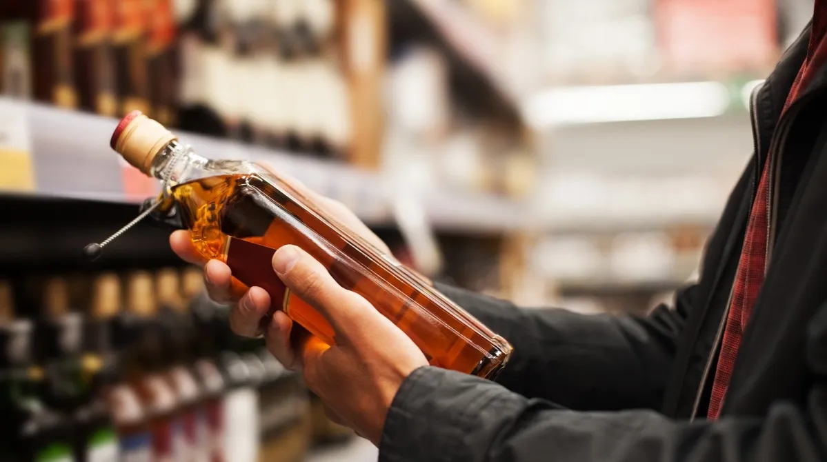 Ile alkoholu można przewieźć do UK? Poznaj ważne limity i zasady