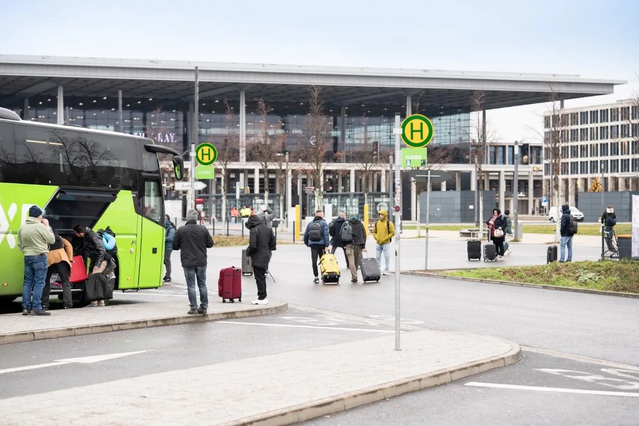 Flixbus Berlin: Gdzie wysiądziesz? BER Terminal 1 zamiast SXF!